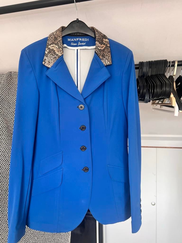 Manfredi koningsblauw wedstrijd jasje met slangenprint kraag, Kleding | Dames, Ophalen of Verzenden, Zo goed als nieuw, Maat 42/44 (L)