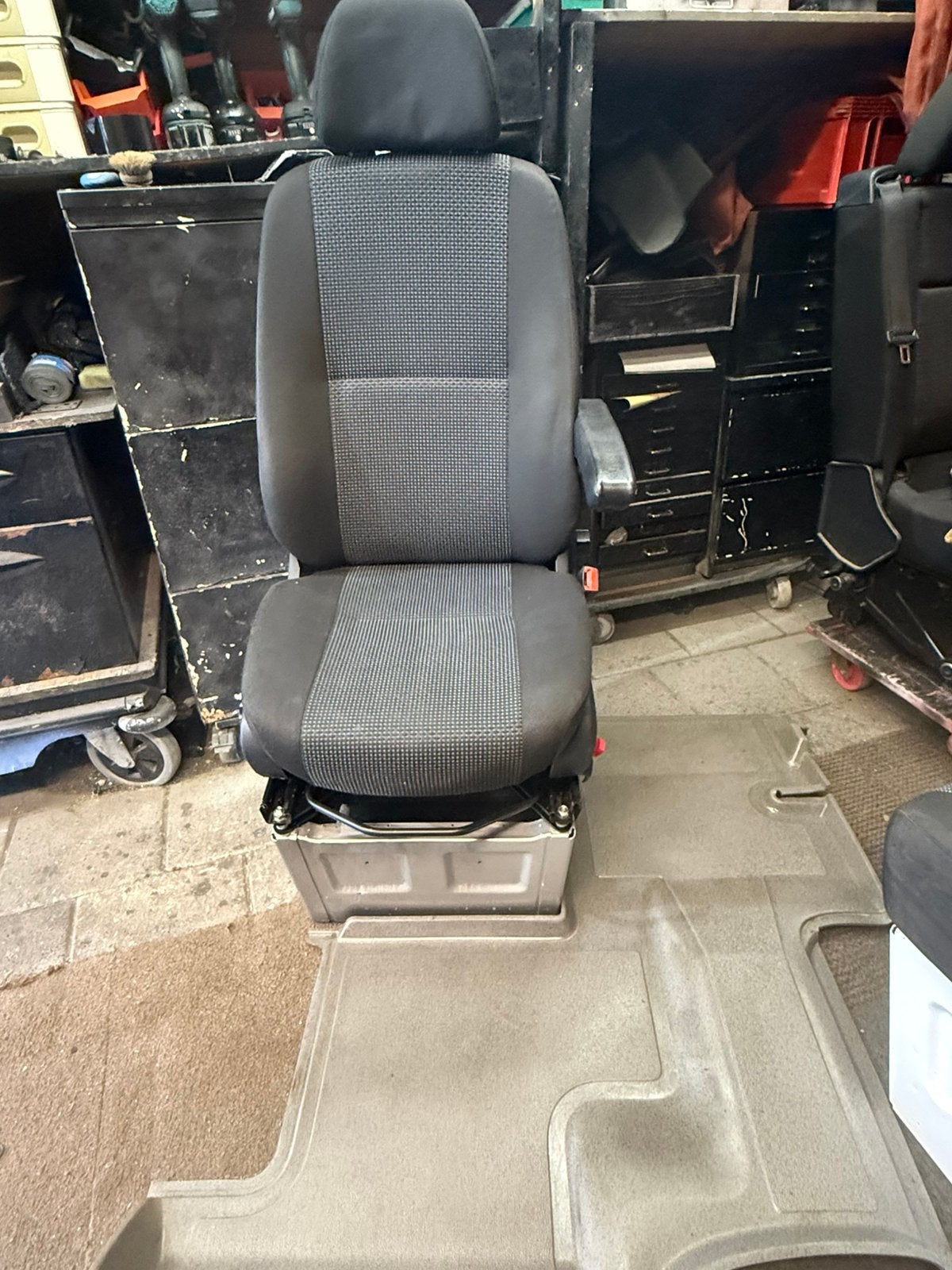 Bijrijdersstoel met draaiplateau en armleuning voor sprinter, Auto-onderdelen, Interieur en Bekleding, Ophalen, Gebruikt, Mercedes-Benz