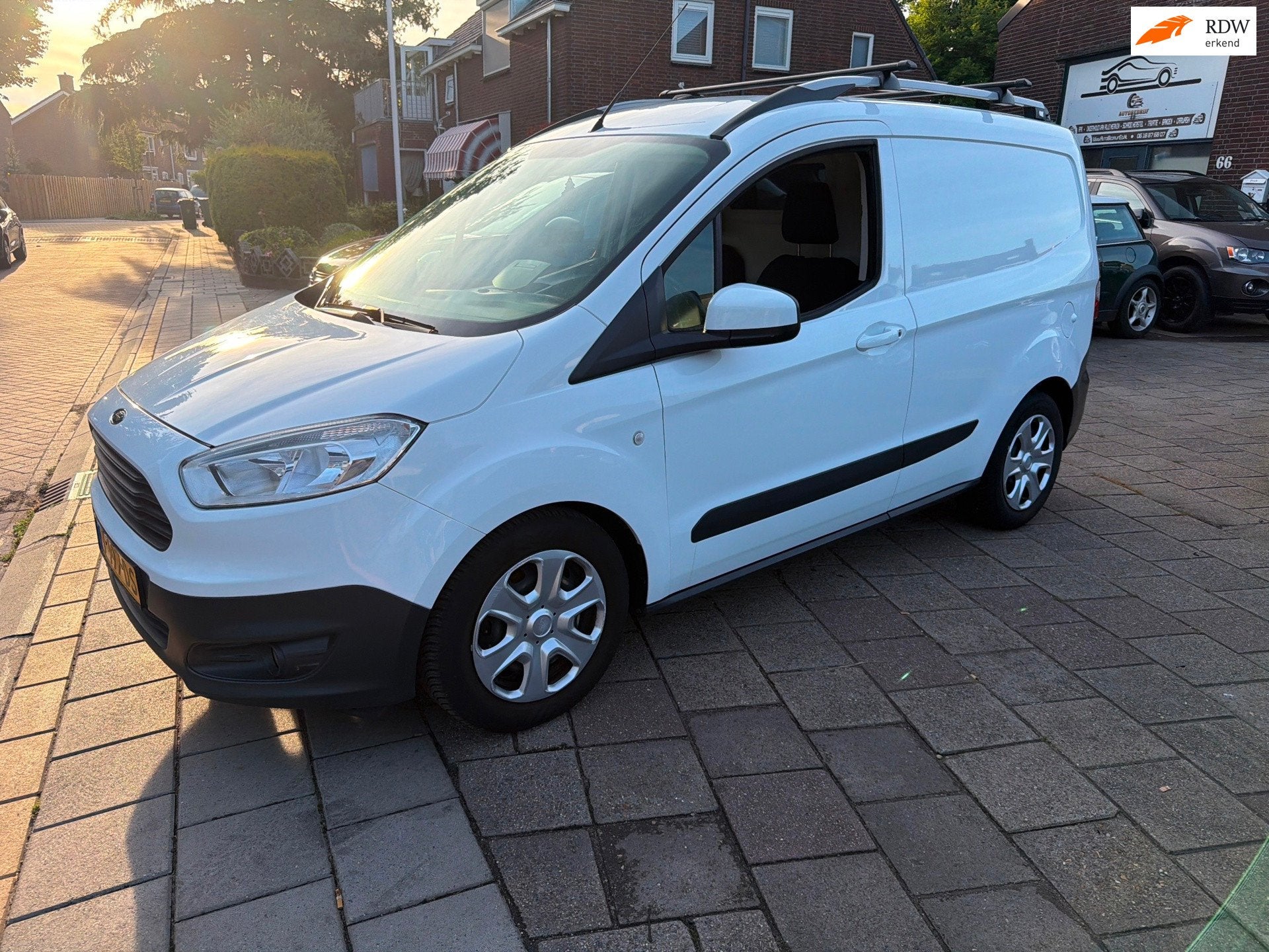 Ford Transit Courier 1.5 TDCI Trend, Auto's, Voorwielaandrijving, Gebruikt, Euro 6, 4 cilinders