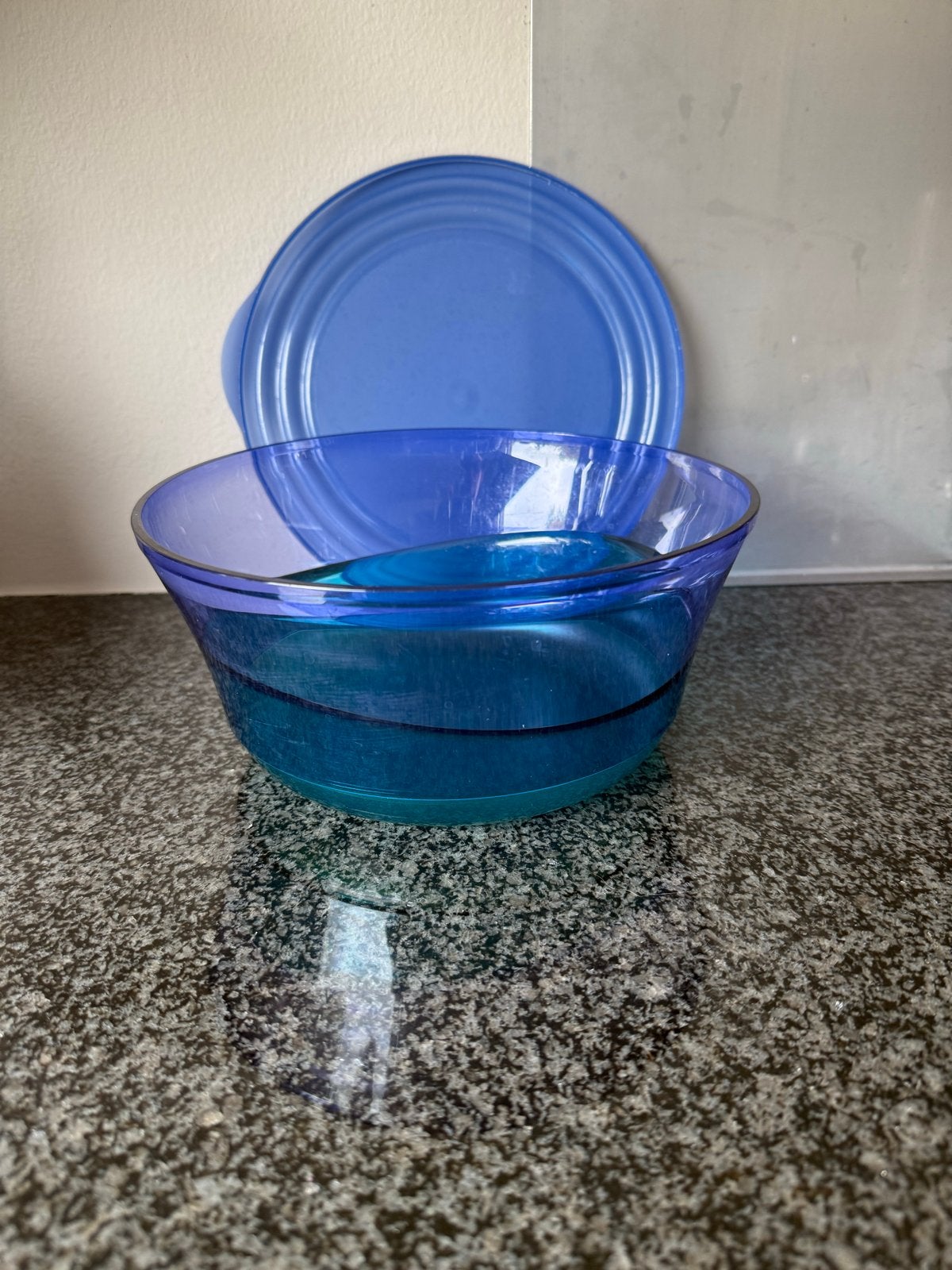 Tupperware serveerschaal 2.3L met deksel - Zo goed als nieuw, Schaal, Blauw, Ophalen of Verzenden, Zo goed als nieuw