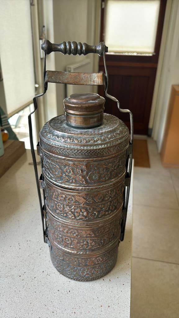 Traditionele tiddin (stapelbare lunchbox) van brons uit Oman, Antiek en Kunst, Ophalen of Verzenden
