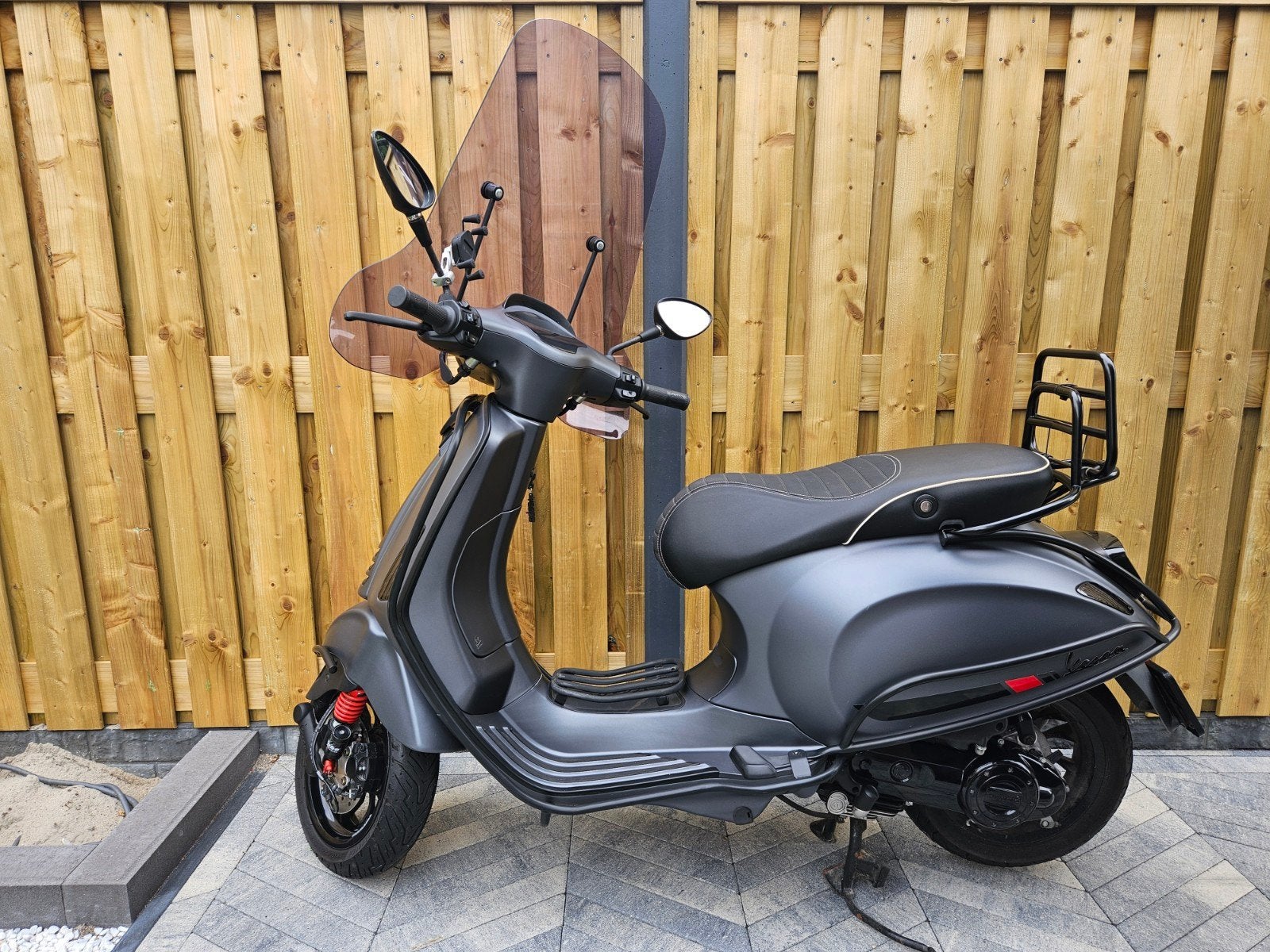 Vespa Sprint 2017 Mat Grijs - 4.027 km, Fietsen en Brommers, Snorfietsen en Snorscooters, Zo goed als nieuw, Vespa, Benzine, Ophalen