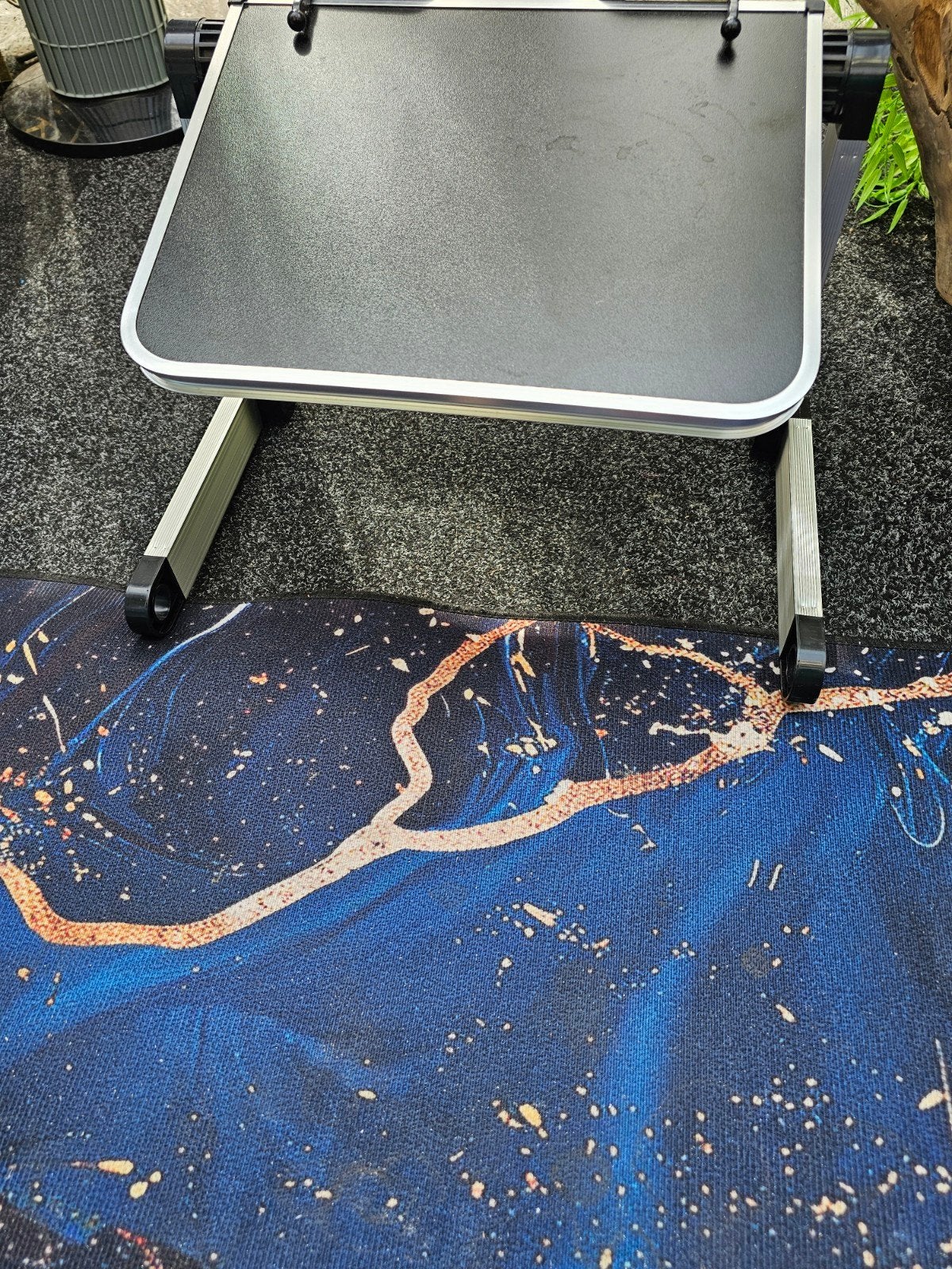 bijzonder handig inklapbaar tafeltje voor op de bank/bed, Ophalen, Campingtafel