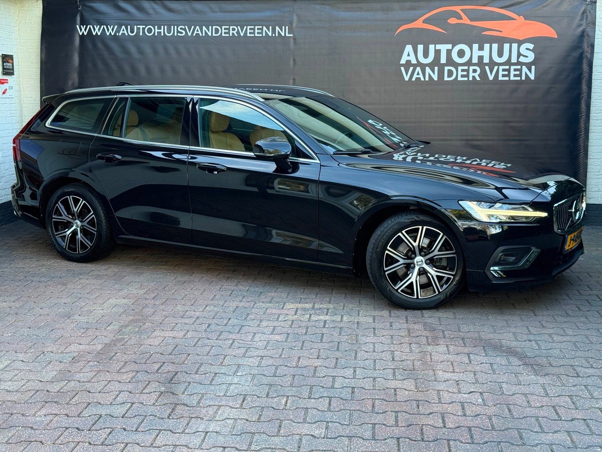 Volvo V60 2.0 T4 R-Design Inscription, ACC/Leer/Memory/PDC/E, Auto's, Dealer onderhouden, 15 km/l, Euro 6, 1969 cc