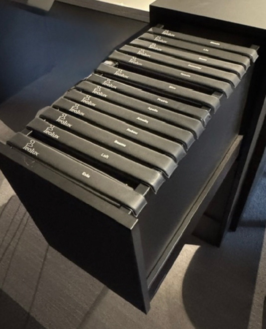 Leolux & Pode Stoffen, displaysysteem aluminium dragers, Ophalen of Verzenden, Zo goed als nieuw