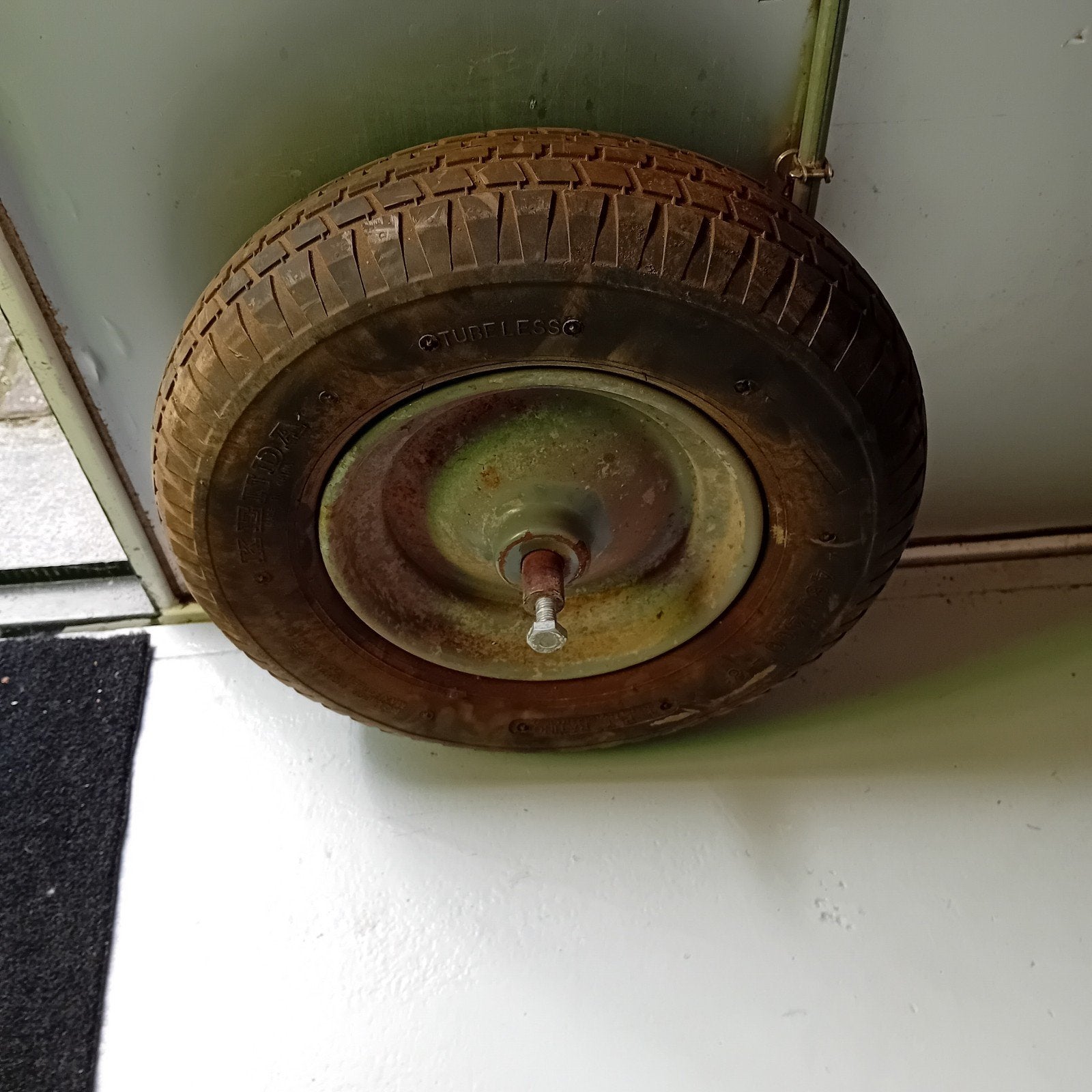 Gebruikte band met velg voor Aanhanger of kruiwagen, Tuin en Terras, Ophalen of Verzenden, Gebruikt