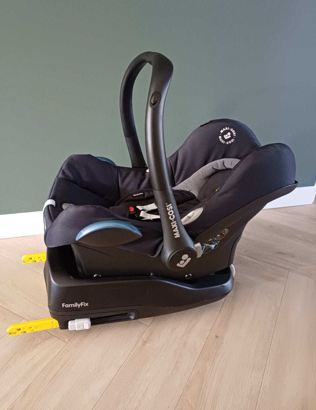MaxiCosi Cabriofix + Familyfix (isofixbase), Ophalen, Gebruikt, Zijbescherming, Isofix