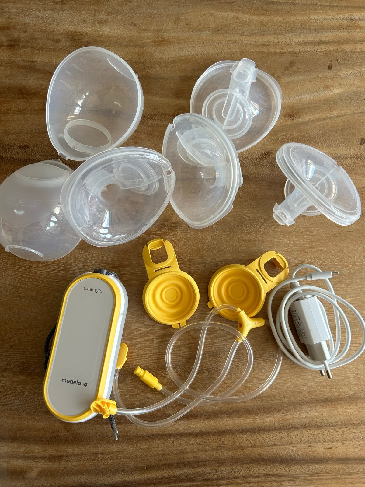 Medela Freestyle Handsfree Borstkolf met 2 maten schelpen, Kinderen en Baby's, Babyvoeding en Toebehoren, Zo goed als nieuw, Borstkolf