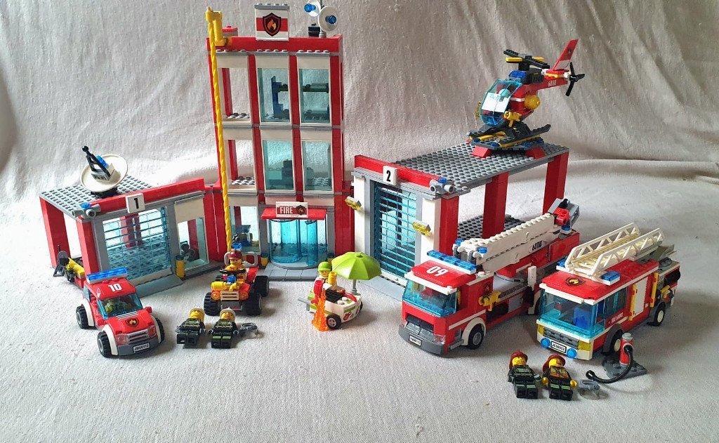 LEGO Brandweerkazerne 60110 met uitbreidingen (60002, 4427), City, Lego, Ophalen of Verzenden, Zo goed als nieuw