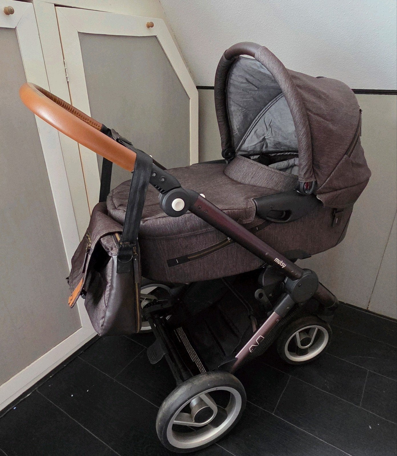 Mutsy Evo Industrial Charcoal Set met accessoires, Ophalen, Gebruikt, Met autostoeltje, Combiwagen