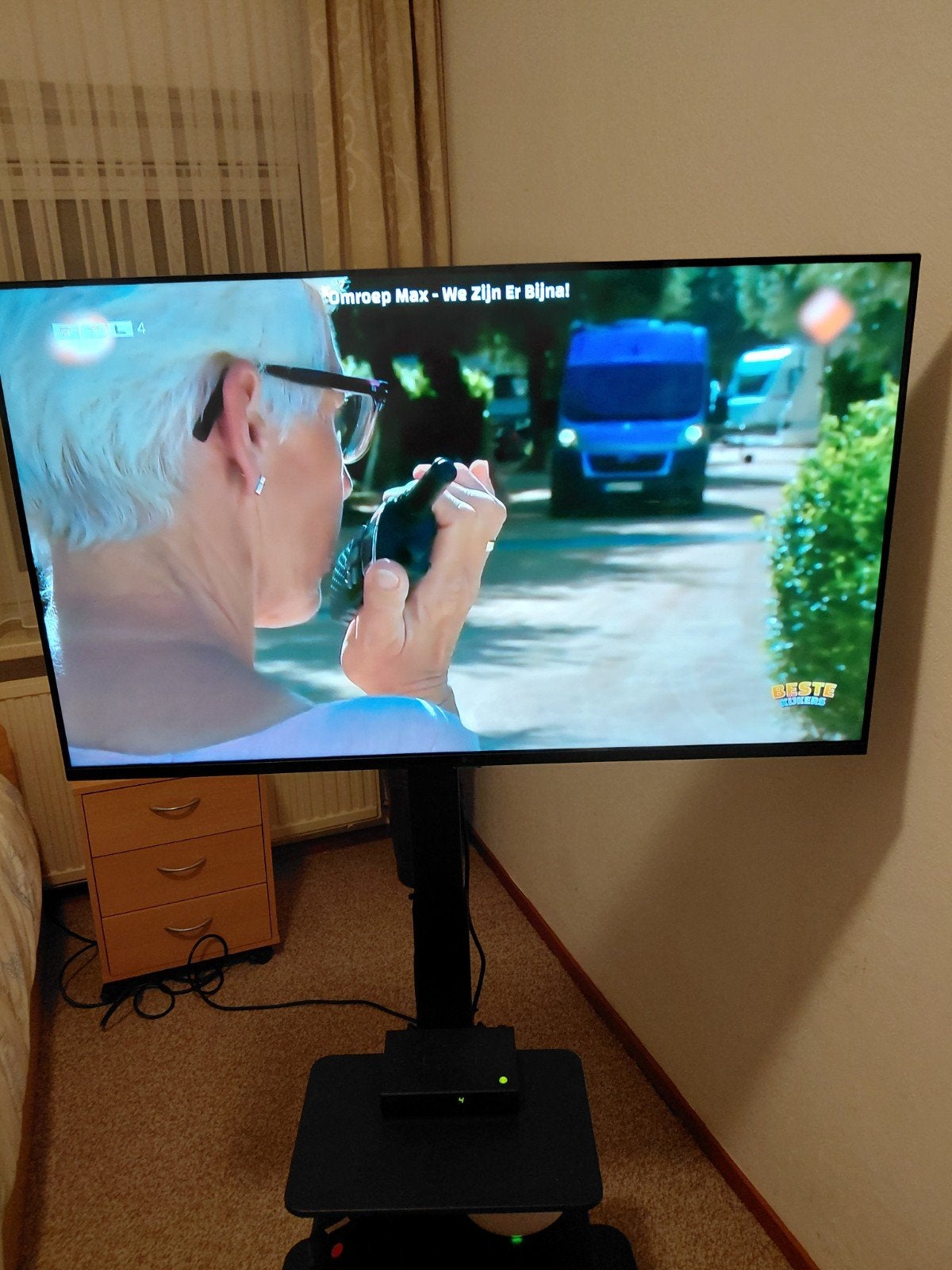 LG TV op standaard, Ophalen, Full HD, Zo goed als nieuw, LED