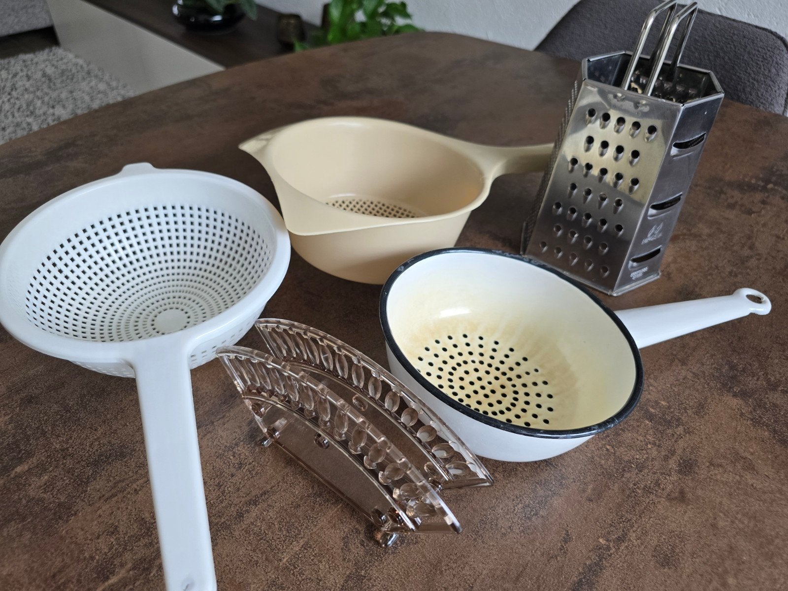 Complete retro keukenset / Studentenuitzet -3x vergiet, rasp, Ophalen of Verzenden
