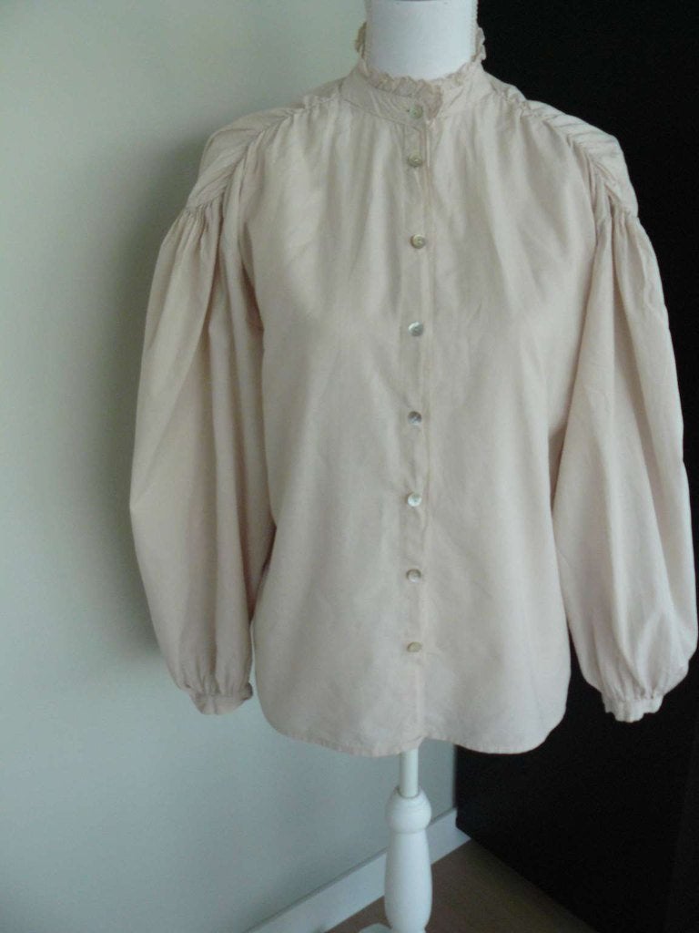 Beige blouse van Nukus maat M., Kleding | Dames, Maat 38/40 (M), Beige, Ophalen of Verzenden, Zo goed als nieuw