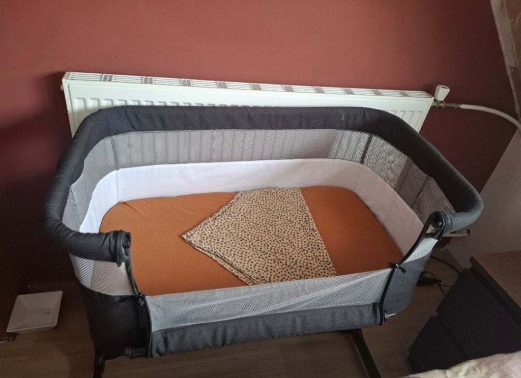 Co-Sleeper Novi - incl topper Airgosafe & hoeslakens molton, Ophalen, Gebruikt, Wieg