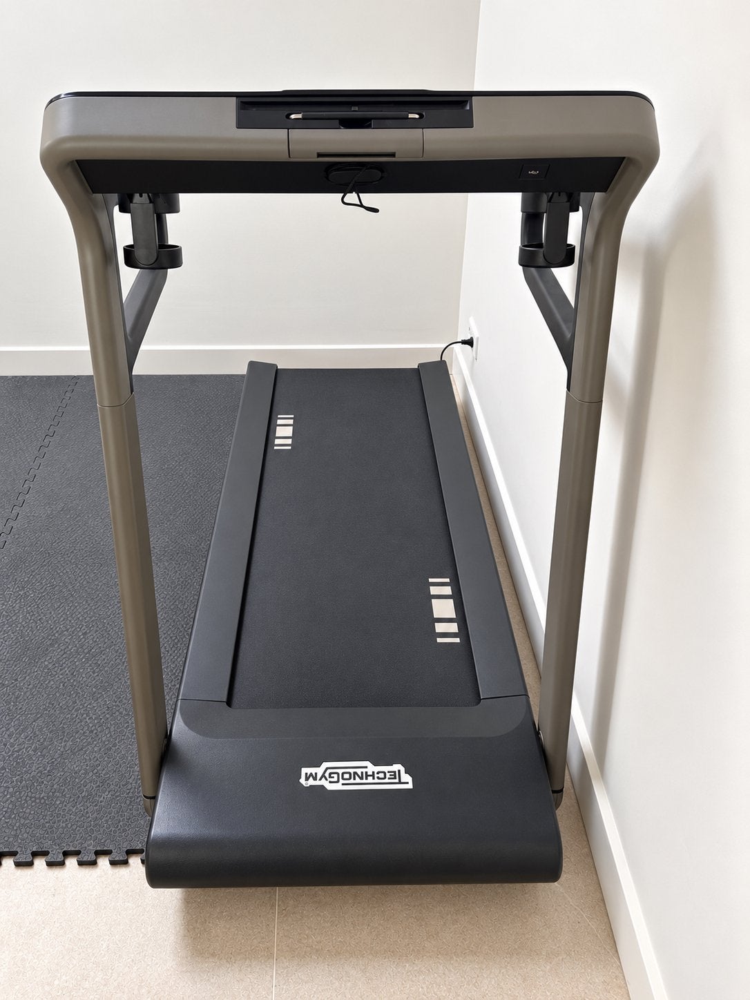 Foto 3 van Technogym MyRun loopband - zgan