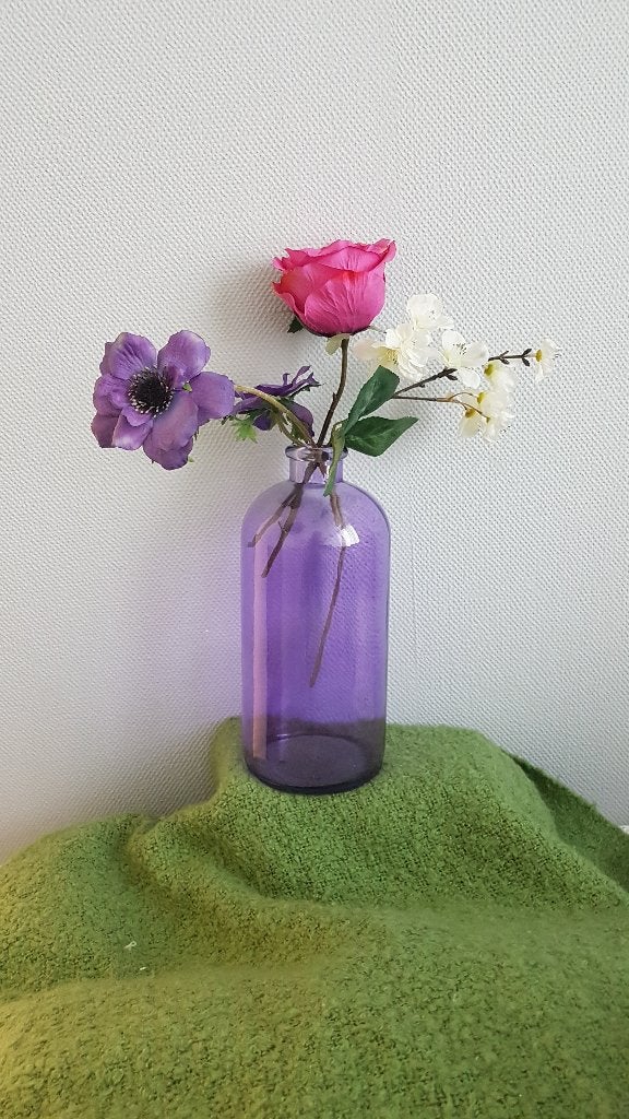 Paarse fles - vaas, Ophalen of Verzenden, Zo goed als nieuw, Paars, Glas