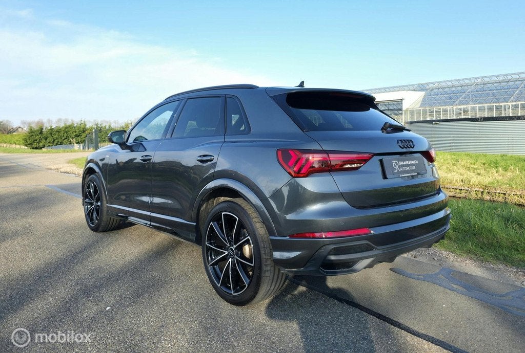 Audi Q3 35 TFSI S-Line / 360' camera / Navi / Stoelv / Luxe, Auto's, 15 km/l, Zwart, 4 cilinders, 1505 kg