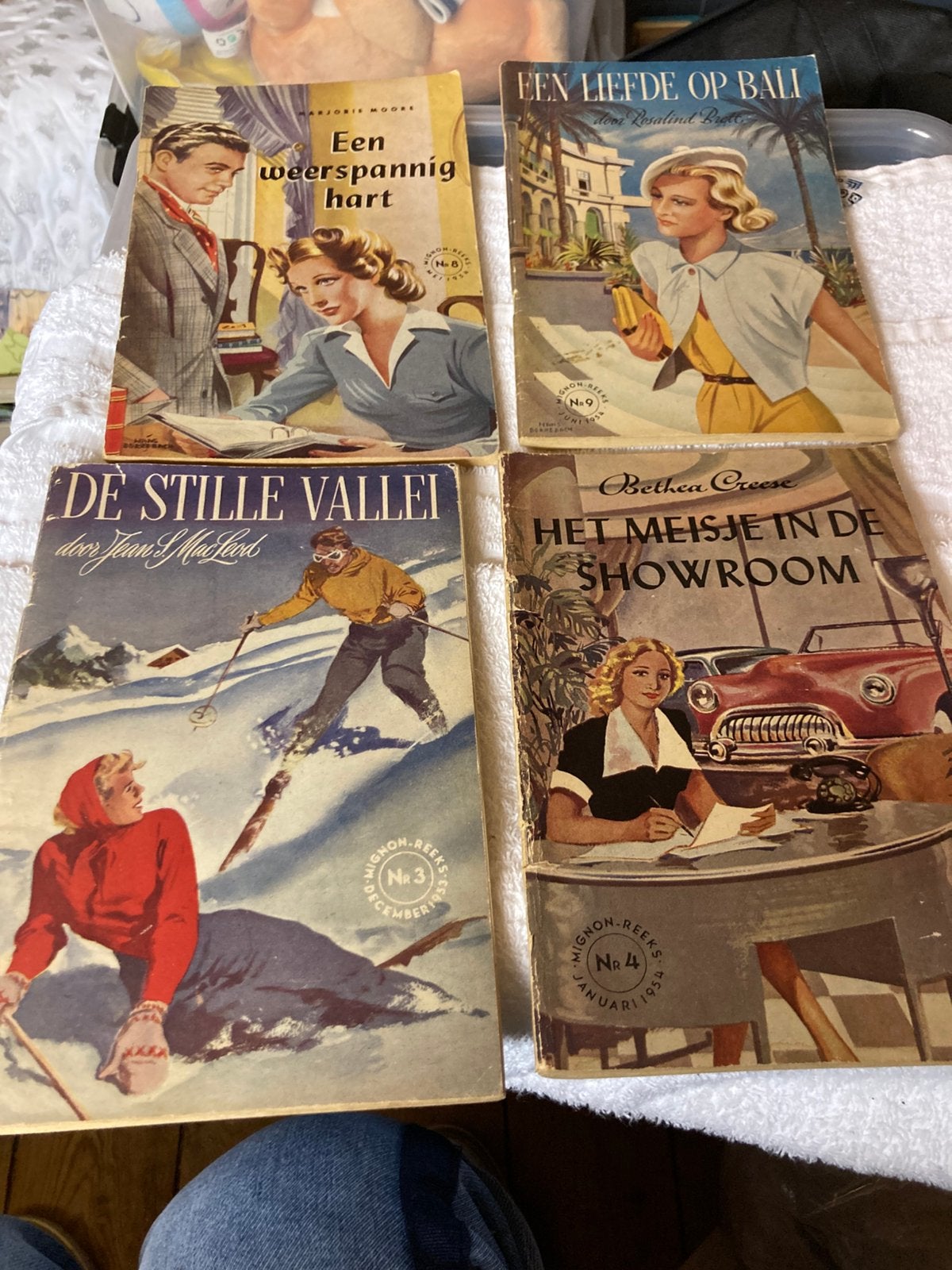 set 4 vintage Mignon reeks romans, Boeken, Ophalen of Verzenden, Gelezen