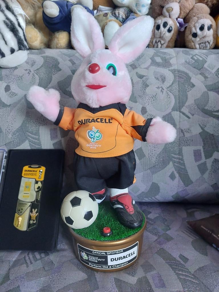 Duracell Konijn WK 2006 Beeldje met Speldjes, Ophalen, Zo goed als nieuw, Buitenlandse clubs, Shirt