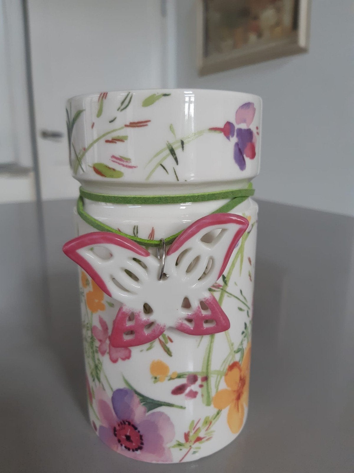 Vaasje met Vlinder Villeroy en Boch Mariefleur Spring Nieuw, Ophalen of Verzenden, Zo goed als nieuw, Porselein, Overige stijlen