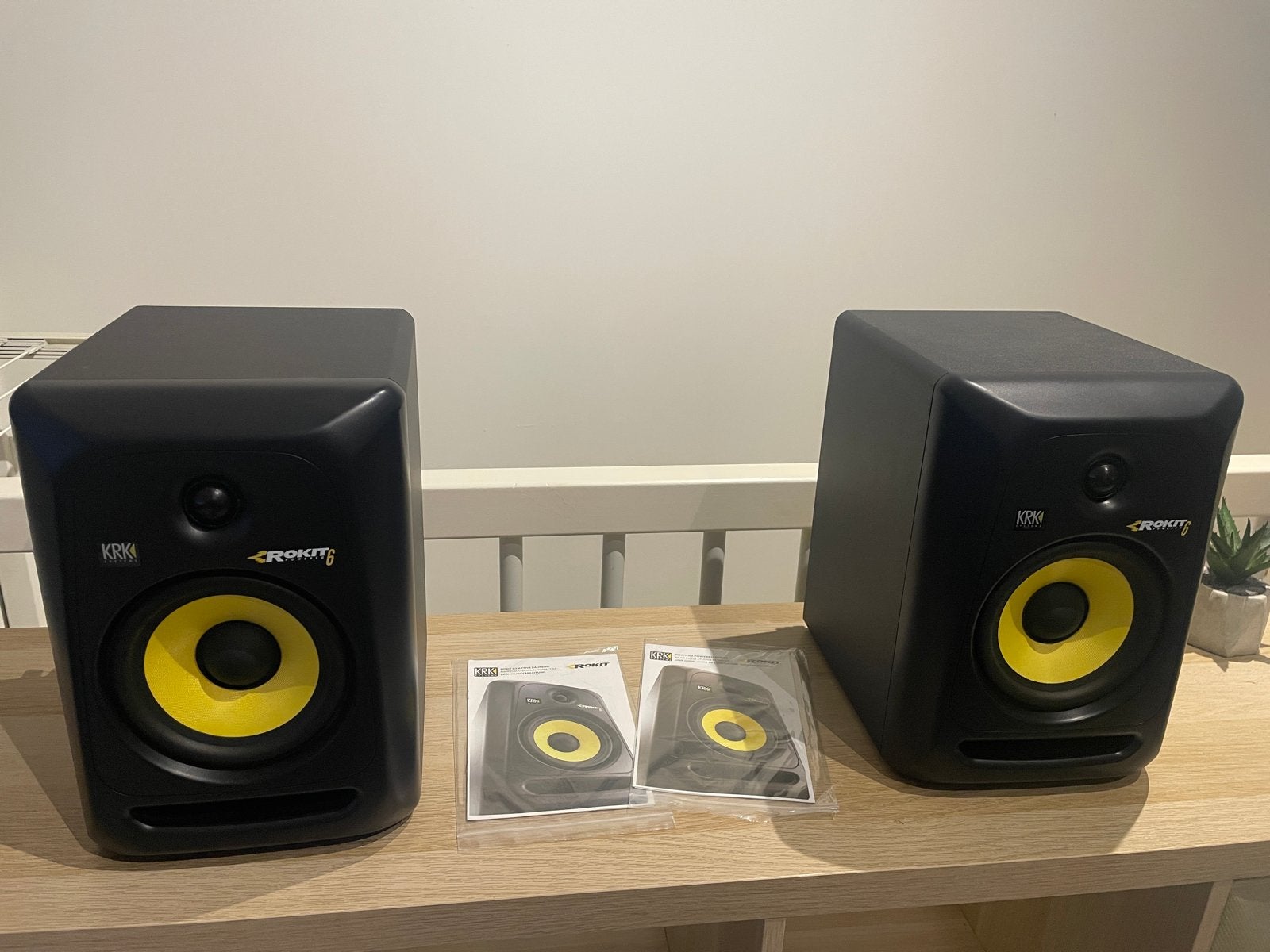 KRK Rokit 6 G2 Studiomonitoren (set van 2), Studiomonitor, Gebruikt, Inclusief standaarden, Ophalen of Verzenden
