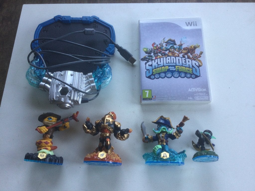 skylanders inclusief spellen en power portals., Avontuur en Actie, 1 speler, Ophalen of Verzenden, Zo goed als nieuw