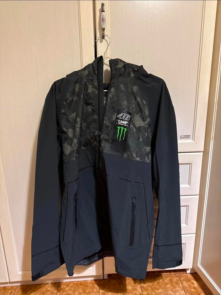 VR46 Camp wind/regen jack., Verzamelen, Ophalen of Verzenden, Zo goed als nieuw, Auto's