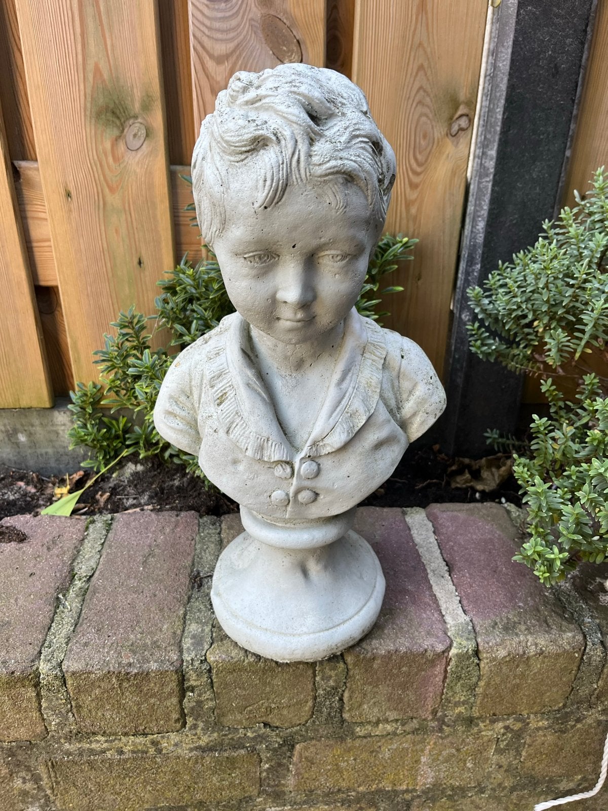 Decoratieve Buste van Jongen - Tuinbeeld, Antiek en Kunst, Ophalen, Buste, 20 - 50 cm, Man