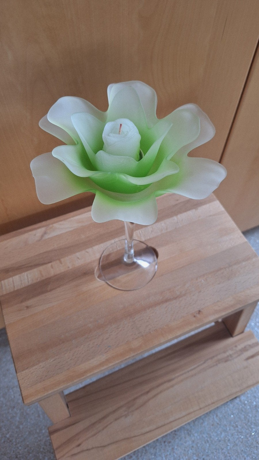 Decoratieve kaars in glazen kandelaar - Groene bloem, Overige materialen, Nieuw, Ophalen of Verzenden, Groen