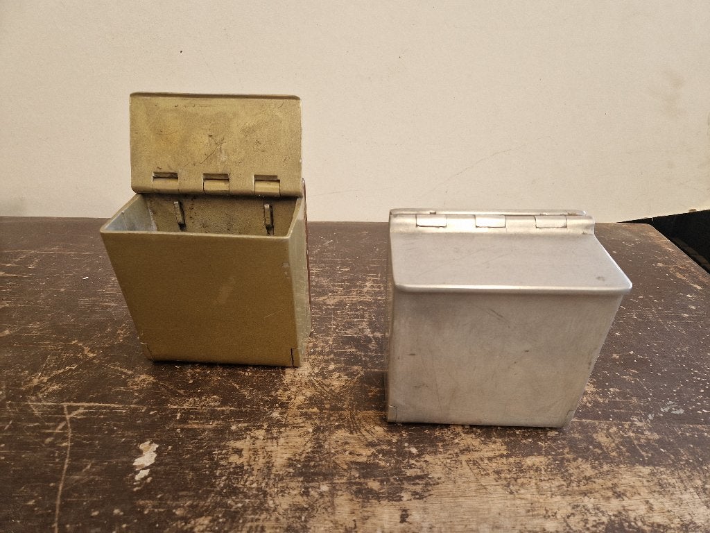 100 jaar oude aluminium asbakken kantelbaar uit trein, Verzamelen, Spoorwegen en Tramwegen, Ophalen of Verzenden, Gebruikt, Trein