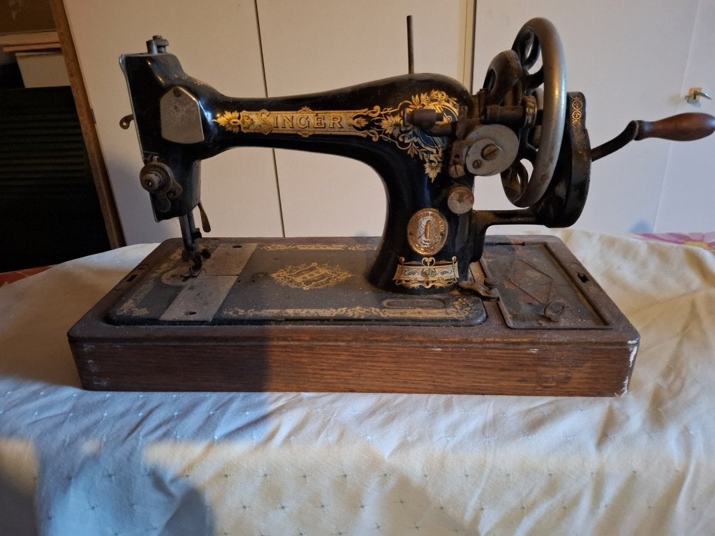 Antieke Naaimachine, Ophalen