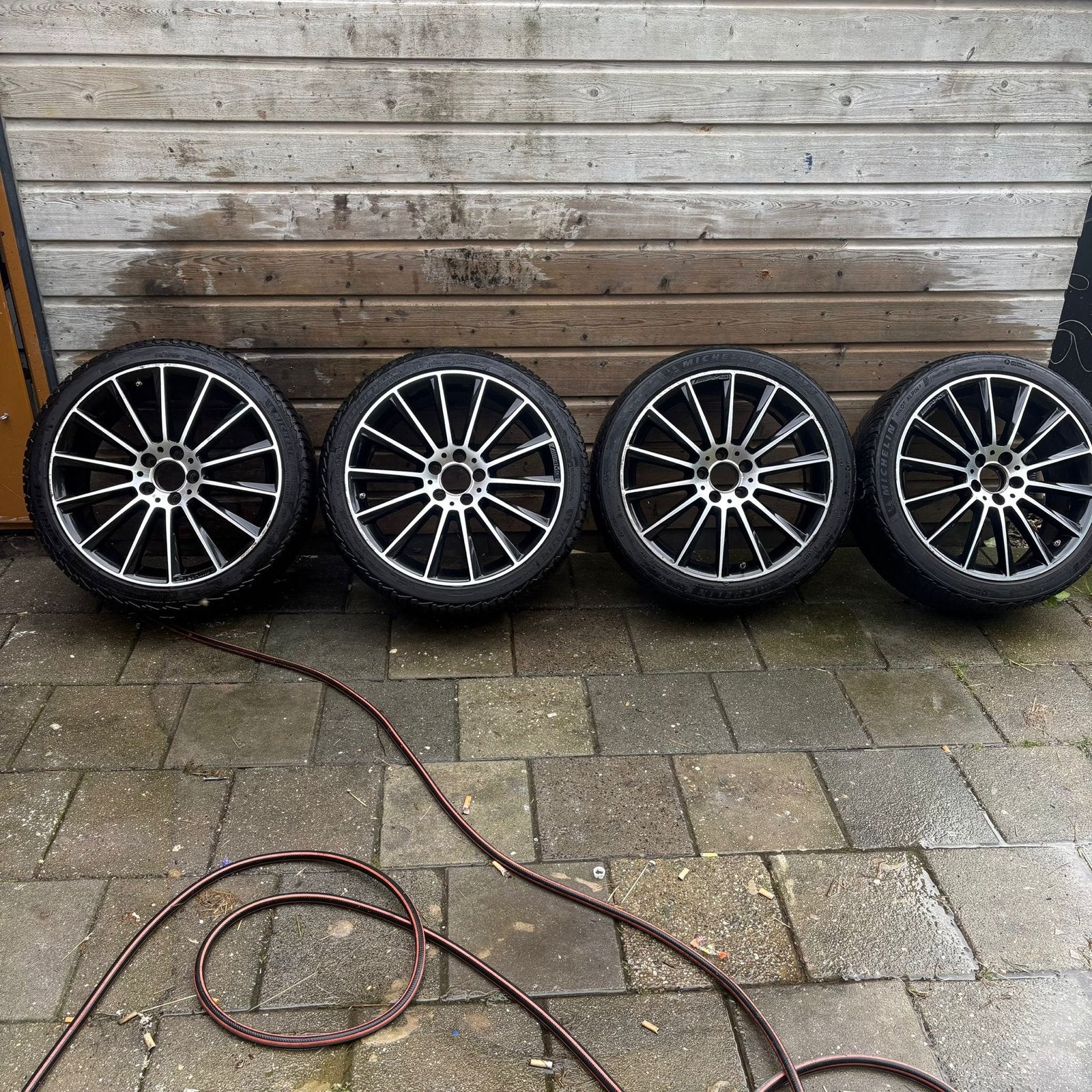 Set van 4 Mercedes-Benz AMG velgen met Michelin banden, Gebruikt, 255 mm, Banden en Velgen, Winterbanden