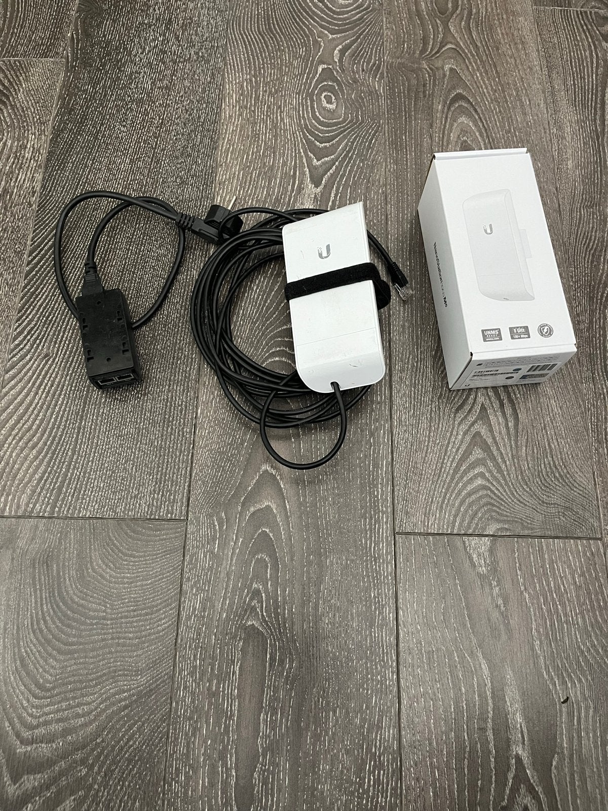 Ubiquiti UniFi UAP-AC-LITE M5 Access Point met PoE Adapter, Ophalen of Verzenden, Zo goed als nieuw, Router