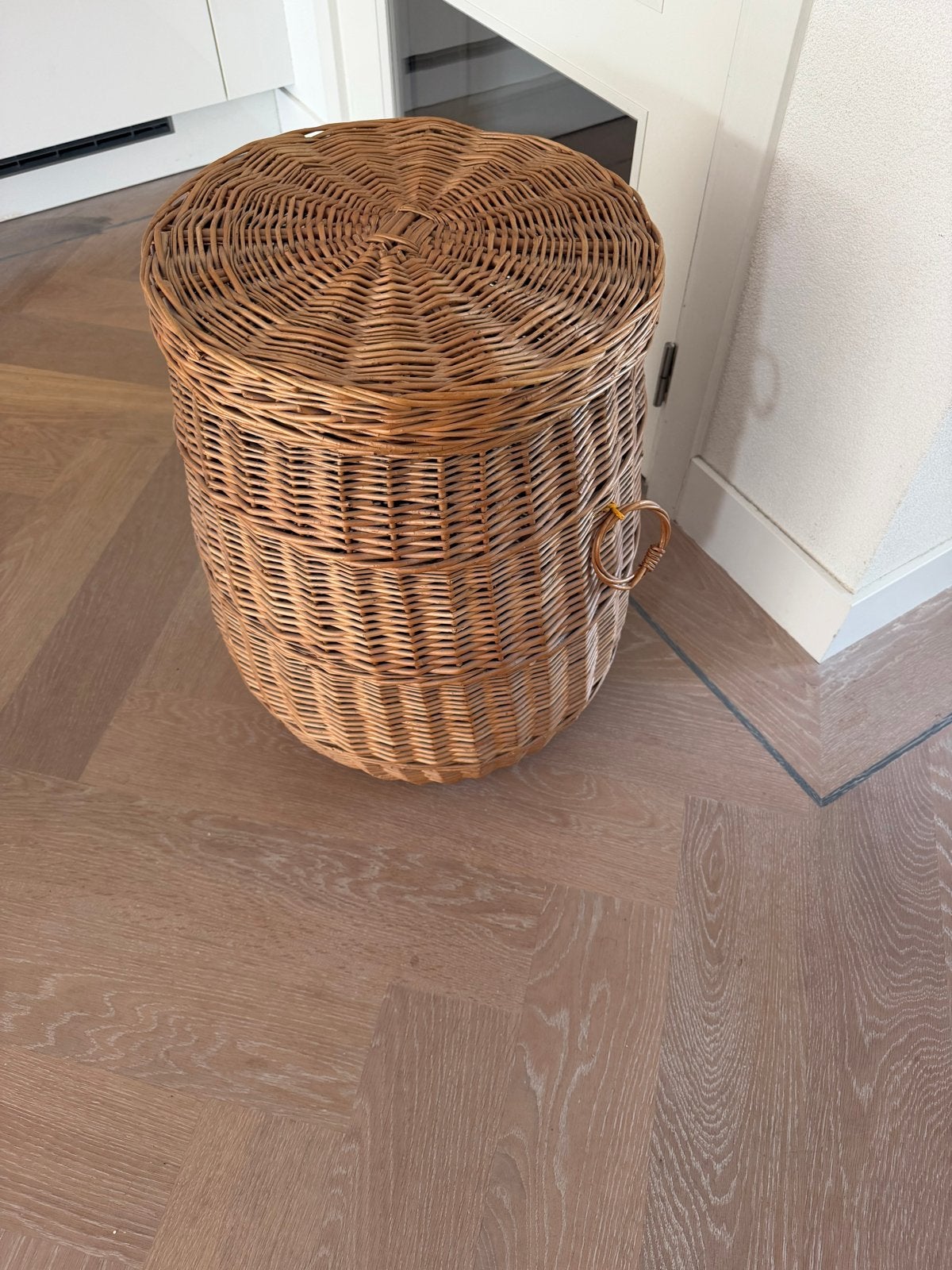 Grote rieten mand met deksel - perfect voor opslag, Huis en Inrichting, Ophalen, Gebruikt, Gevlochten, Mand