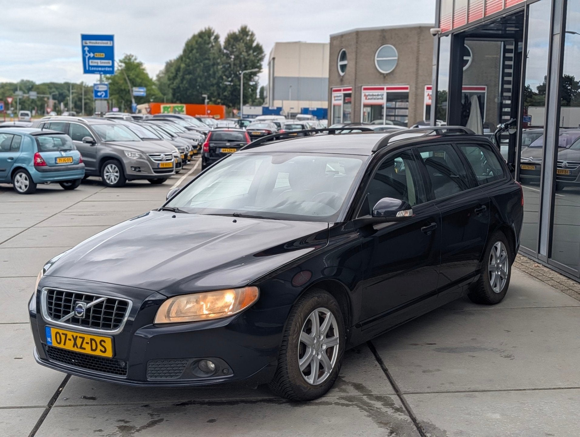 Volvo V70 2.4 D5 Momentum - Clima - Cruise - Navi-, Auto's, Voorwielaandrijving, 15 km/l, Zwart, Blauw