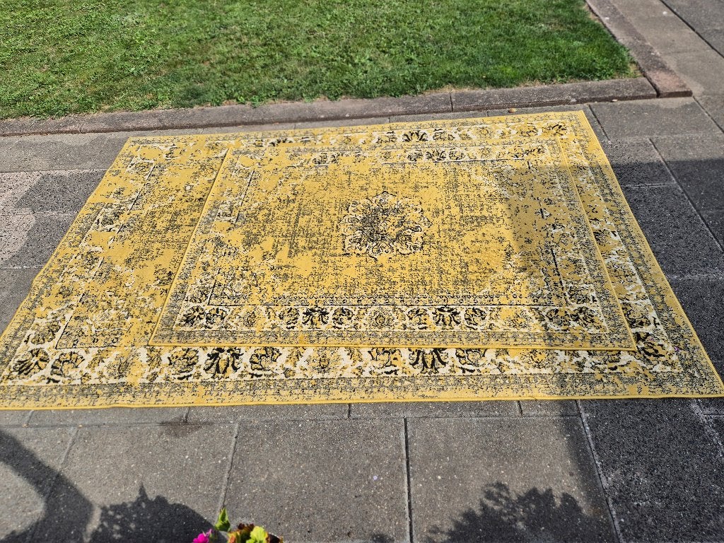 2 zgan geel/goud nette floerkleed tapijten + meer brocante., 75 m² of meer, Zwart, Ophalen of Verzenden, Zo goed als nieuw