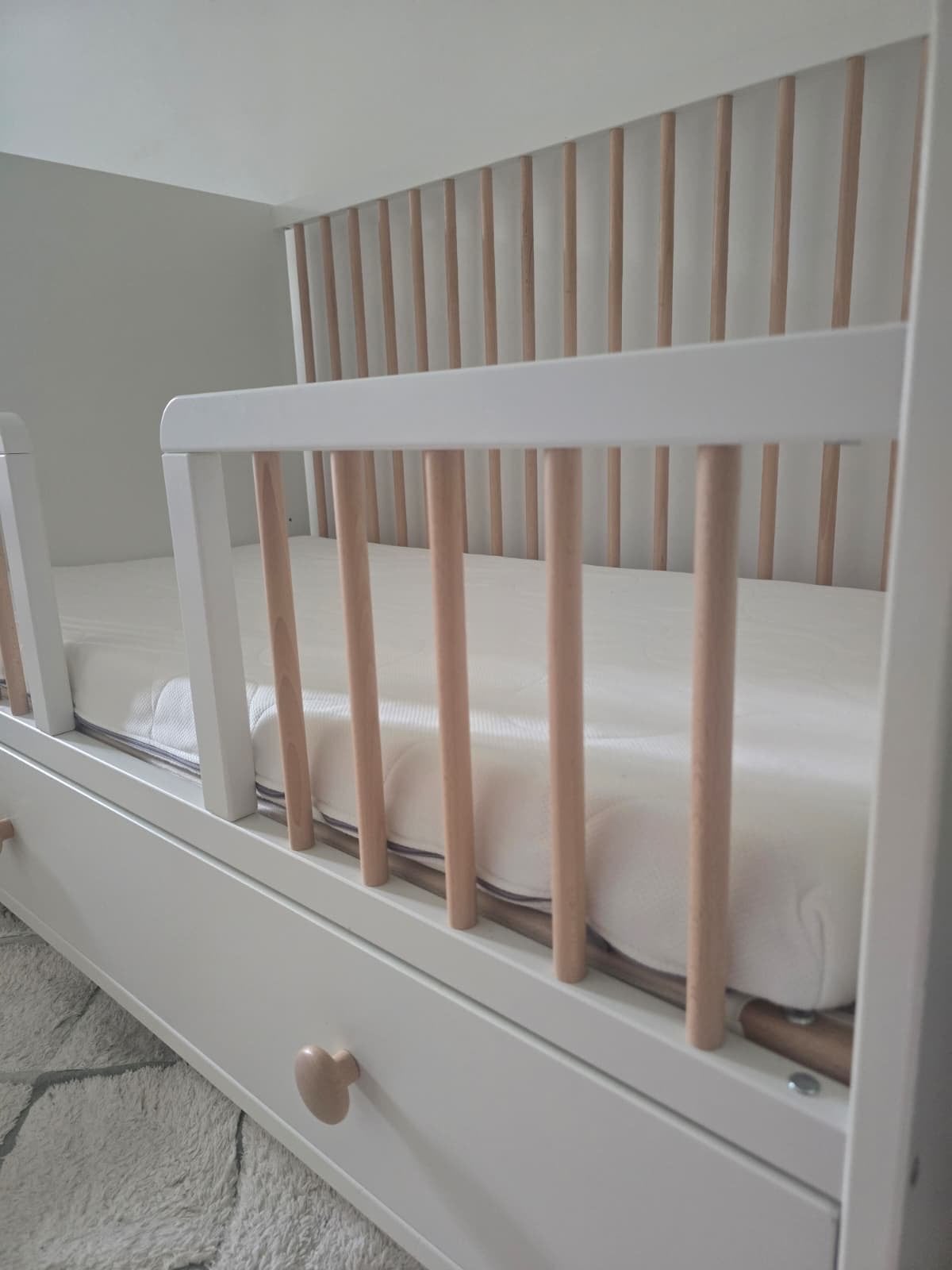 Myllra Wit kinderbed met lades en matras, Kinderen en Baby's, Kinderkamer | Bedden, Ophalen, Zo goed als nieuw, Minder dan 140 cm