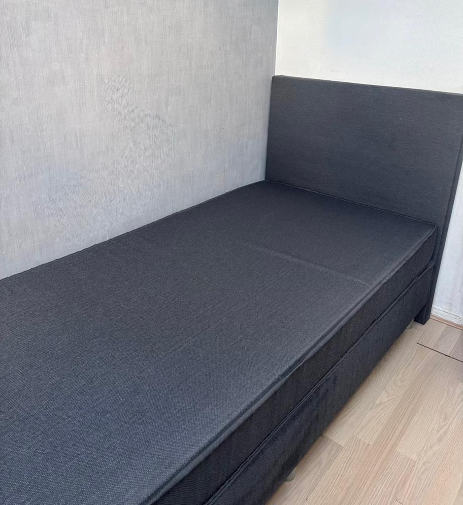 Boxspring donkergrijs 90x200, Huis en Inrichting, Slaapkamer | Bedden, Ophalen, Eenpersoons, Grijs, Stof