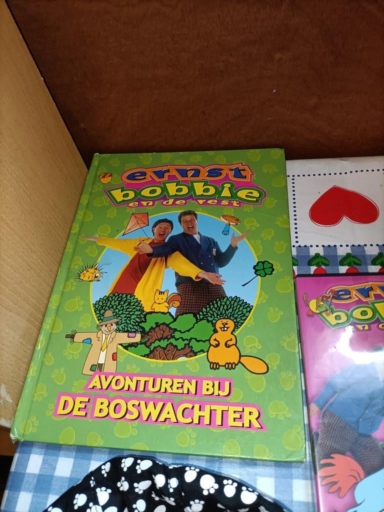 Ernst en Bobbie pet, boek Boswachter en cd rom Soepkippen, Ophalen of Verzenden, Zo goed als nieuw