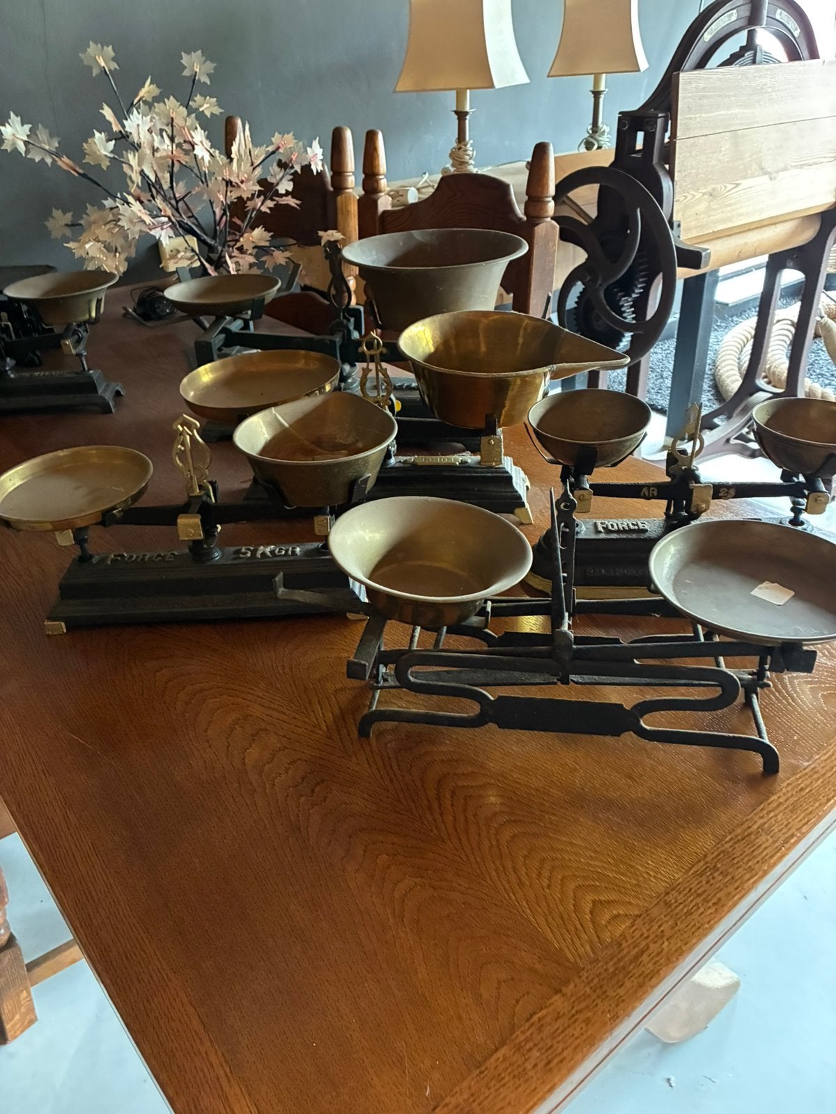 Diverse antieke weegschalen, Ophalen