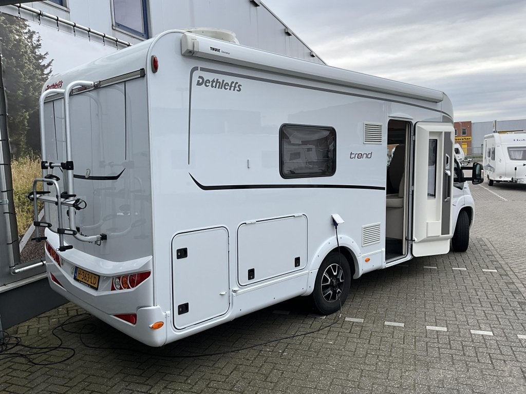 Dethleffs Trend 7017 T ENKELE BEDDEN-AUTOMAAT, Caravans en Kamperen, Campers, Automaat, Chemisch toilet, Ringverwarming, Fiat