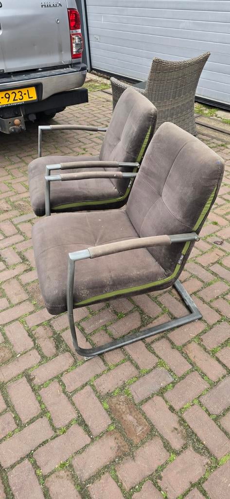 2x Lounge stoelen - moeten nog goed schoongemaakt worden, Huis en Inrichting, Stoelen, Gebruikt, Twee, Metaal, Stof, Bruin, Ophalen of Verzenden