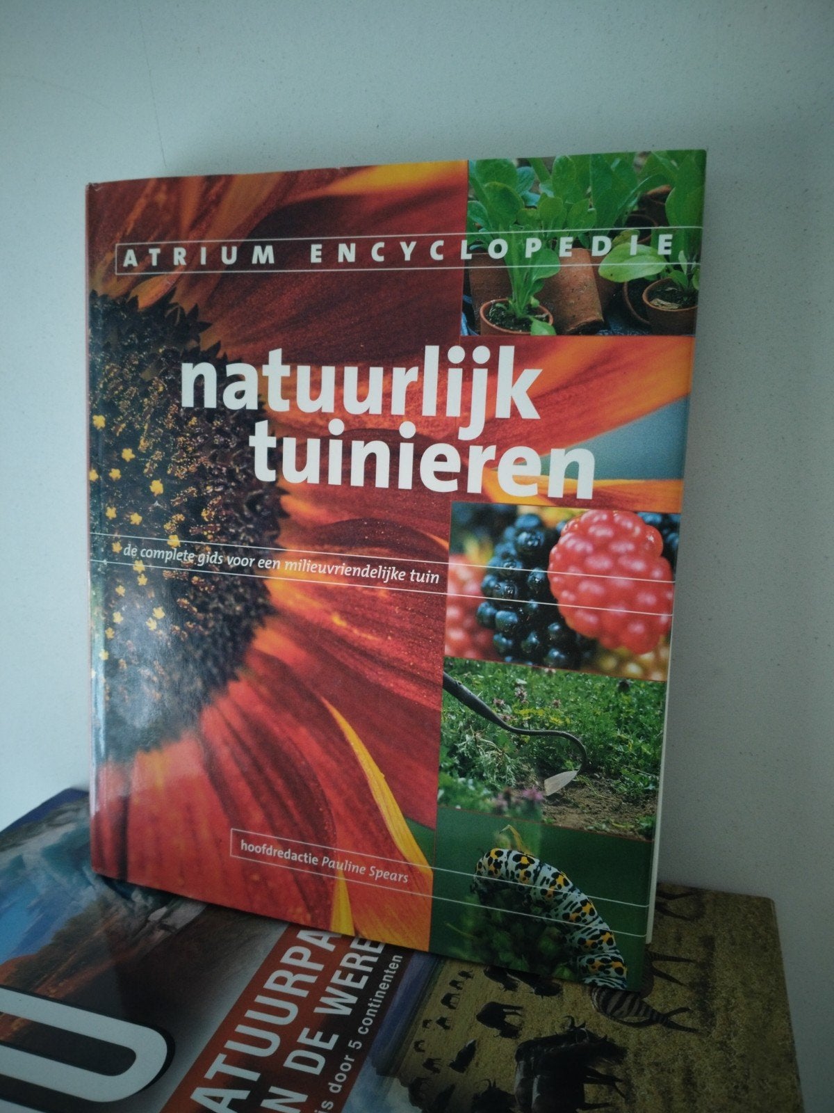 Natuurlijk tuinieren., Boeken, Ophalen of Verzenden, Zo goed als nieuw, Pauline Spears (hoofdredactie), Tuinieren en Tuinplanten