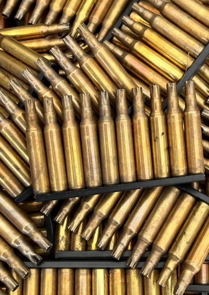 340 lege gebruike 5.56 hulzen, Verzamelen, Militaria | Algemeen, Ophalen of Verzenden, Landmacht, Hulzen of Bodemvondsten
