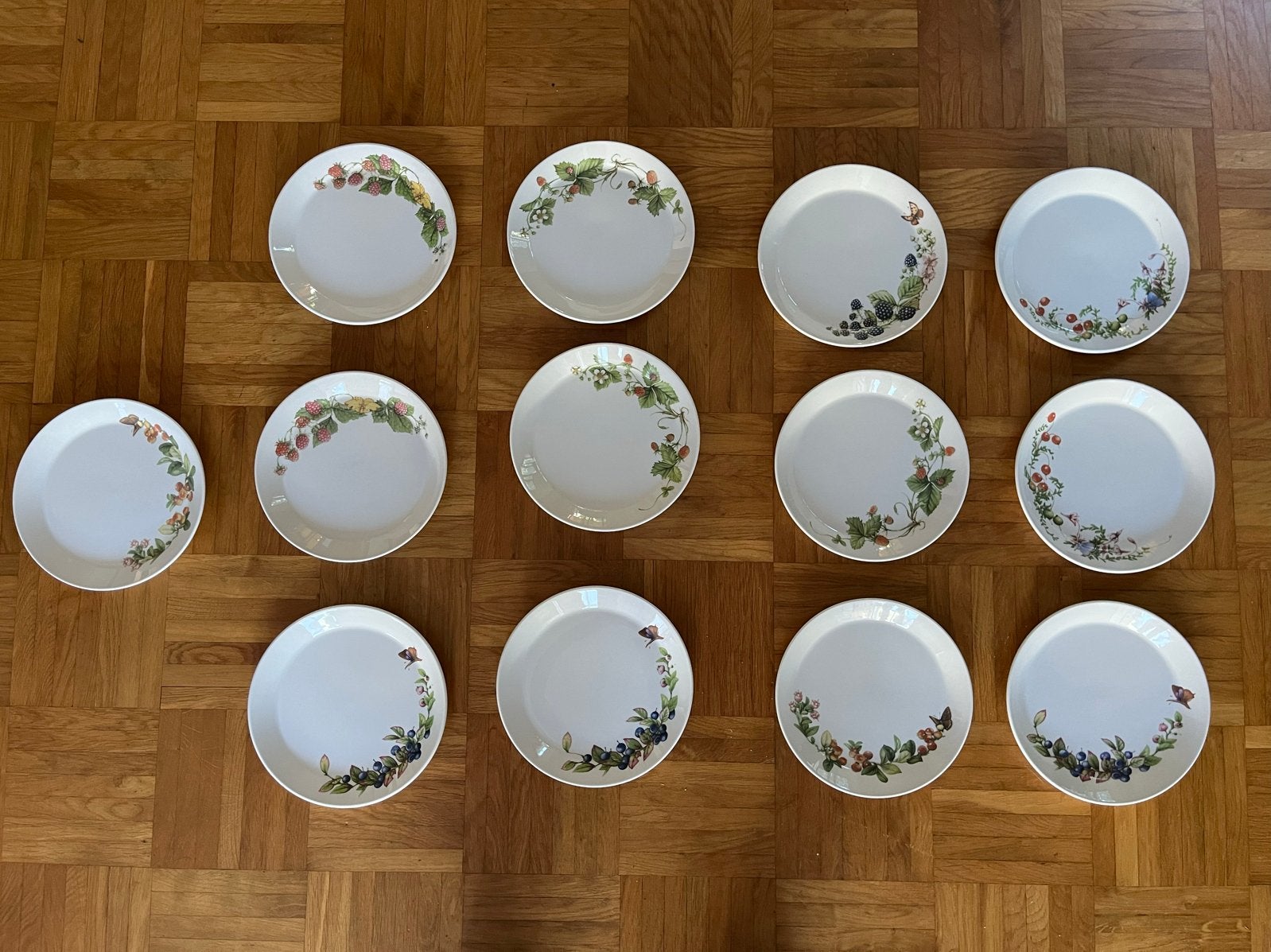 Marjolein Bastin servies - 13 borden, Ophalen of Verzenden, Zo goed als nieuw, Bord(en), Overige stijlen
