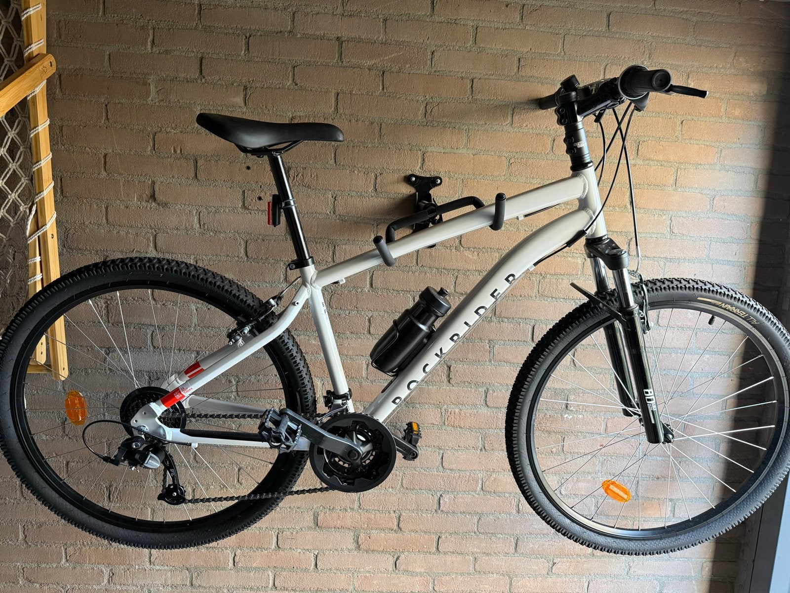 Rockrider ST 100 Mountainbike - Zo goed als nieuw, Vering, Velgrem, Meer dan 20 versnellingen, 53 tot 57 cm