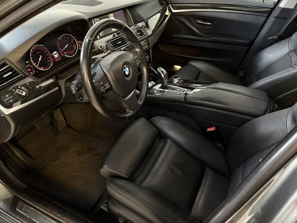 BMW 5-serie 535i Luxury Edition *Pano dak* *Leder* *Trekhaak, Achterwielaandrijving, Gebruikt, Euro 6, 2000 kg