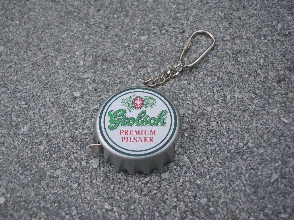 Grolsch sleutelhanger met meetlint en omrekentool NLG naar €, Ophalen of Verzenden, Nieuw, Flesopener, Grolsch