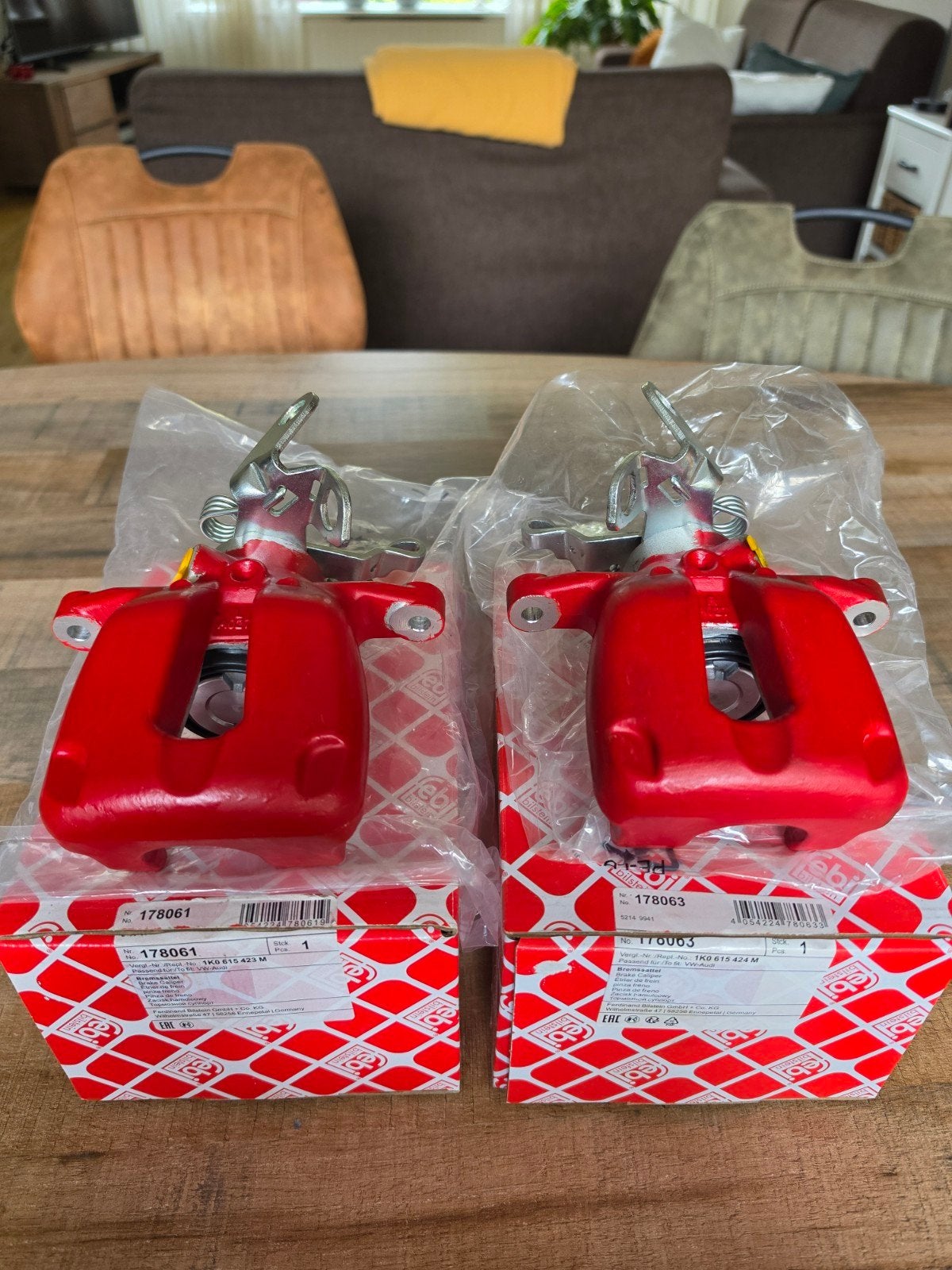 Nieuwe rode remklauwen achteras ongebruikt, rood geverfd, Ophalen of Verzenden, Nieuw, Seat