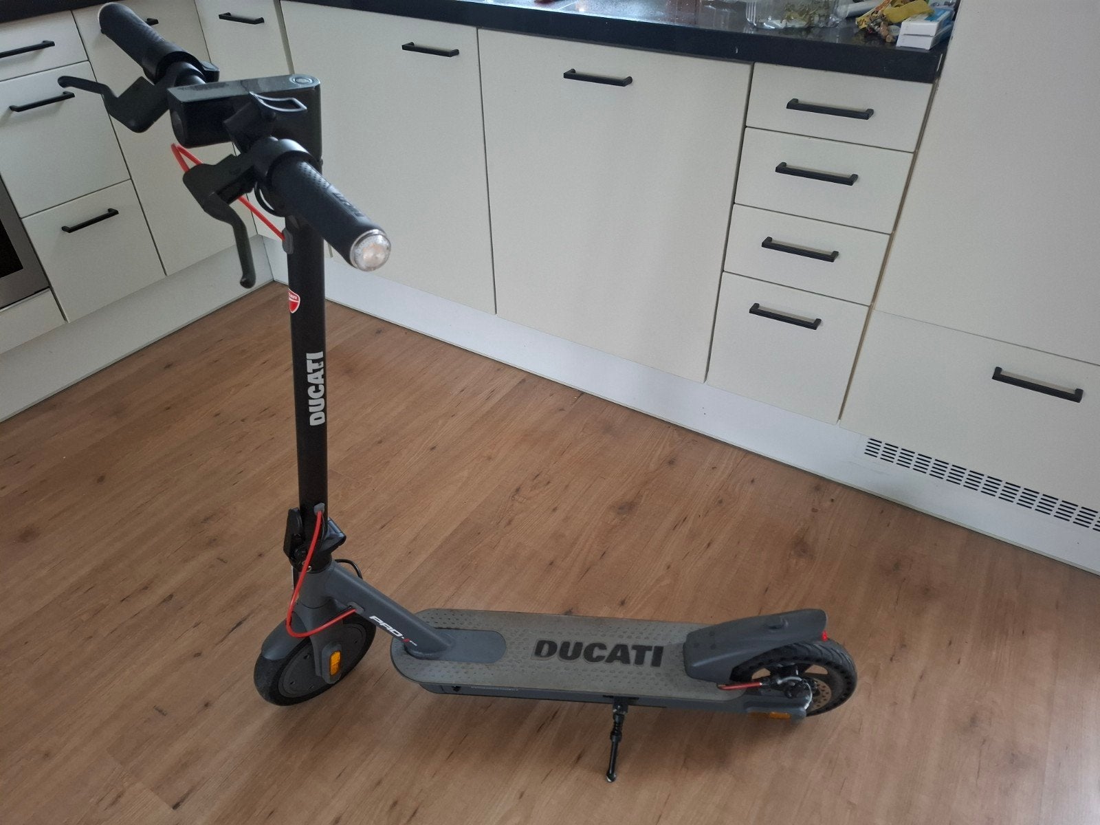 Ducati Pro-1 Evo elektrische step, Ophalen of Verzenden, Zo goed als nieuw, Elektrische step (E-scooter), Ducati